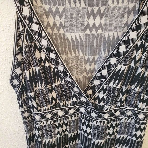 Max Studio Medium Boho Geometric Print Black White V-Neck Sleeveless Maxi Dress - Picture 5 of 13